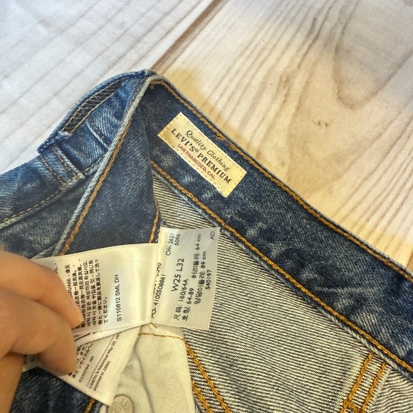 Levi's womans Straight Blue Jeans - Picture 6 of 6
